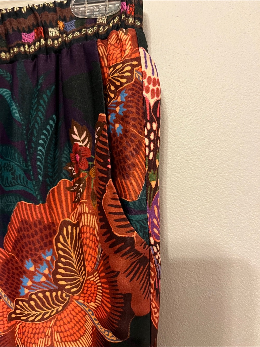 Floral Patchwork Ankle-Cropped Drawstring Pants - Multicolor - Picture 4 of 6